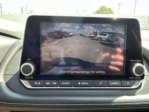 Used 2025 Nissan Rogue S FWD image 15