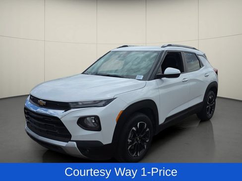 Used 2023 Chevrolet TrailBlazer LT FWD image 4