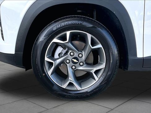 Used 2025 Chevrolet Trax LT w/ Driver Confidence Package FWD image 11