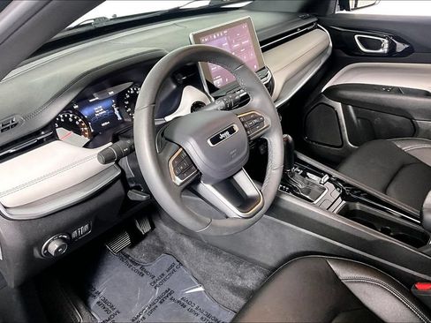 Used 2025 Jeep Compass Limited AWD/4WD image 13