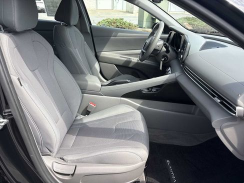 Used 2023 Hyundai Elantra SE FWD image 24