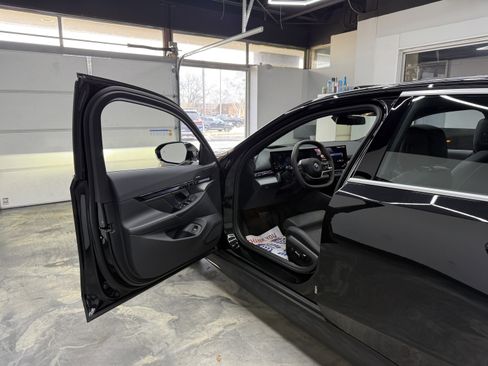 Used 2024 BMW i5 eDrive40i w/ M Sport Package image 9