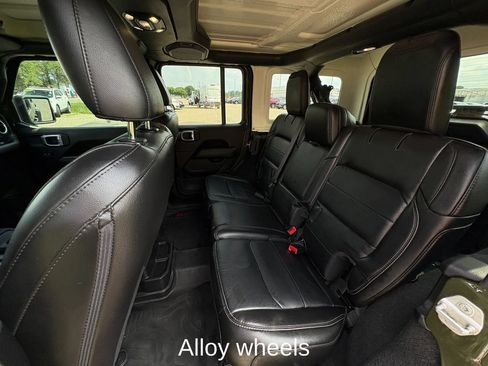 Used 2022 Jeep Wrangler Unlimited Sahara w/ Dual Top Group AWD/4WD image 14