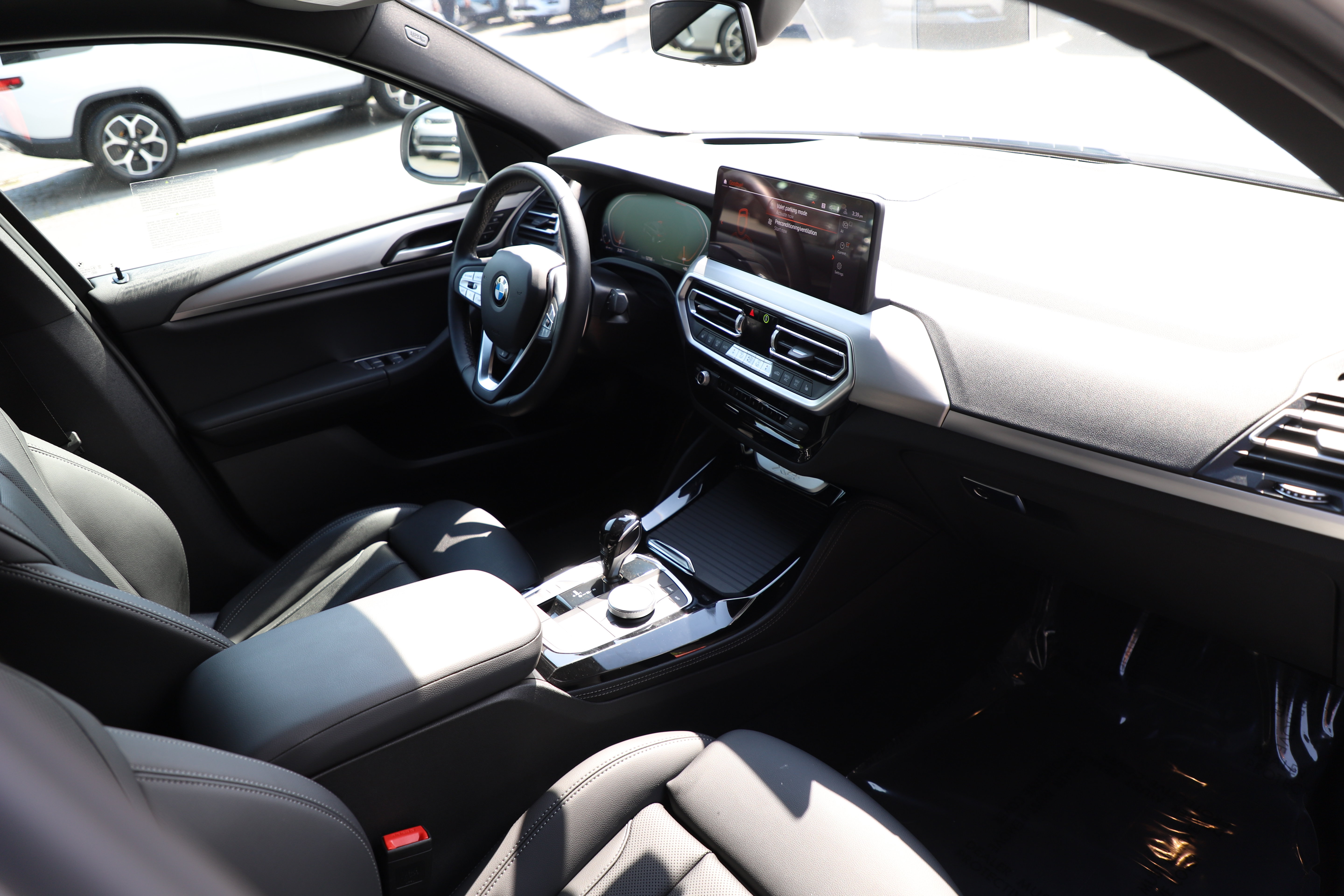 Used 2025 BMW X4 xDrive30i w/ Premium Package AWD/4WD image 12