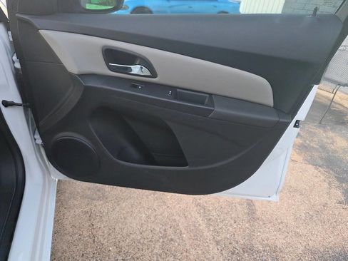 Used 2016 Chevrolet Cruze LS image 19