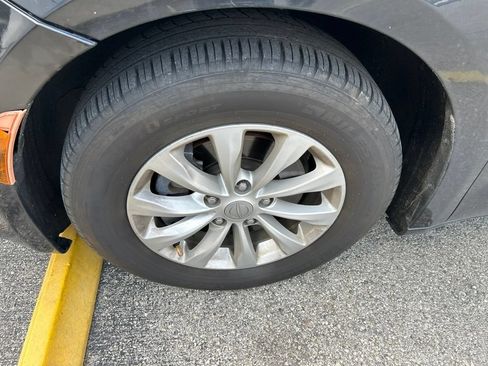 Used 2018 Chrysler Pacifica Touring-L Plus FWD image 13