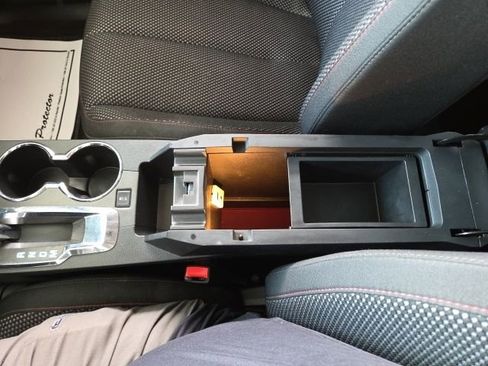 Used 2017 Chevrolet Equinox LT w/ Convenience Package image 57