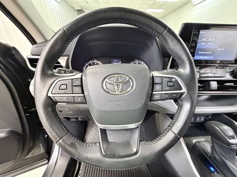 Used 2022 Toyota Highlander LE AWD/4WD image 47