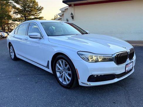 Used 2016 BMW 740i image 3