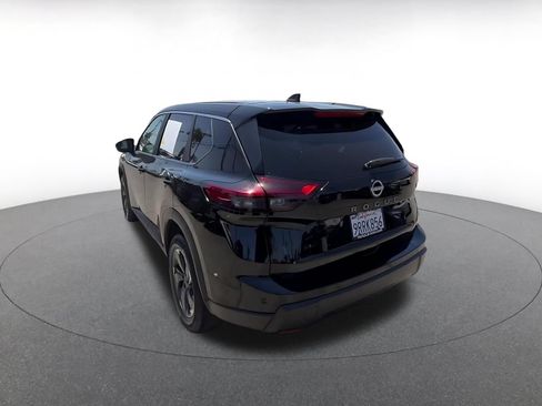 Used 2025 Nissan Rogue SV FWD image 11