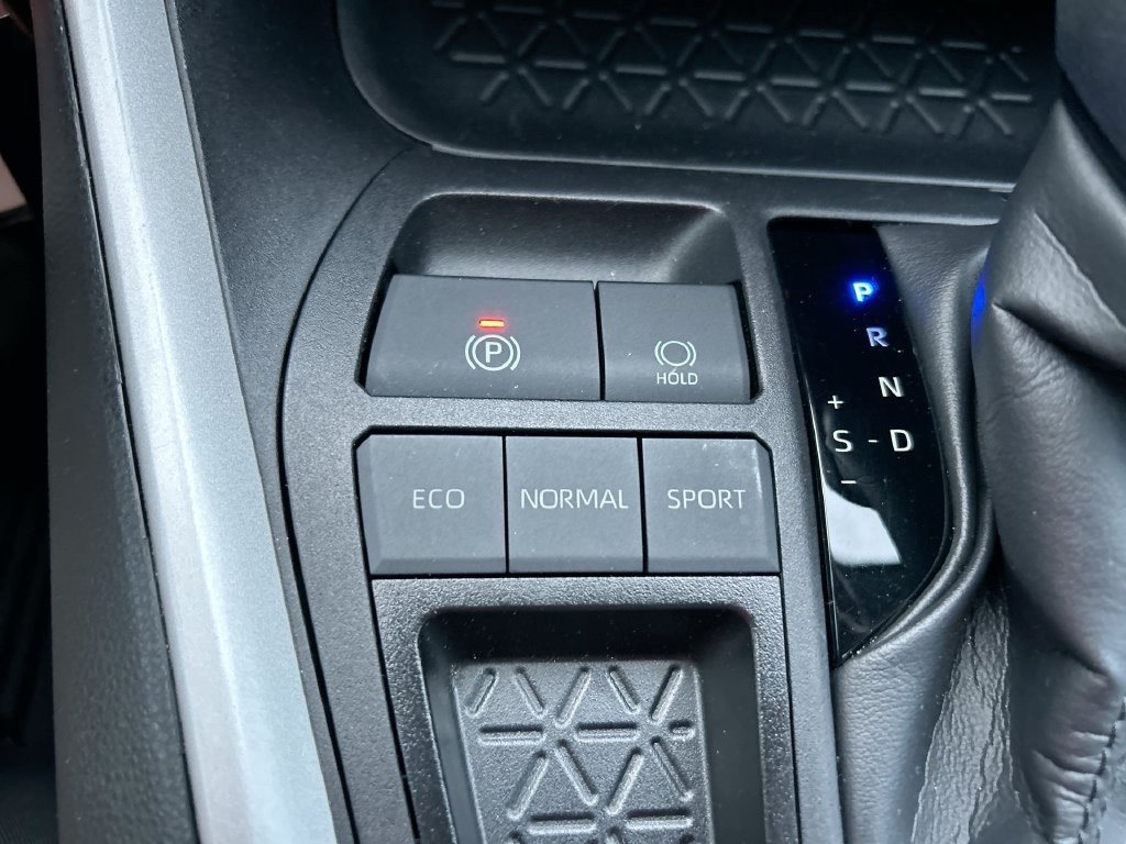 Certified 2024 Toyota RAV4 LE FWD image 32