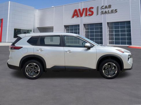 Used 2024 Nissan Rogue SV AWD/4WD image 5