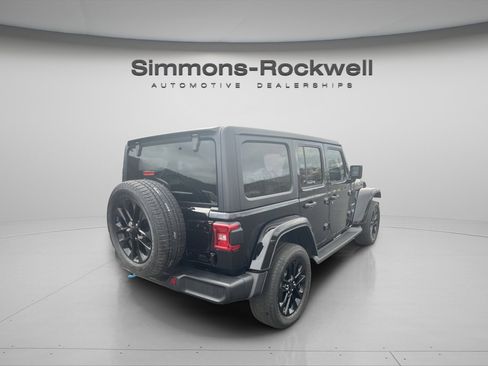 Used 2023 Jeep Wrangler Sahara w/ Cold Weather Group image 7