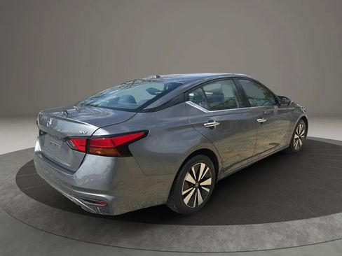 Used 2019 Nissan Altima 2.5 SV FWD image 9
