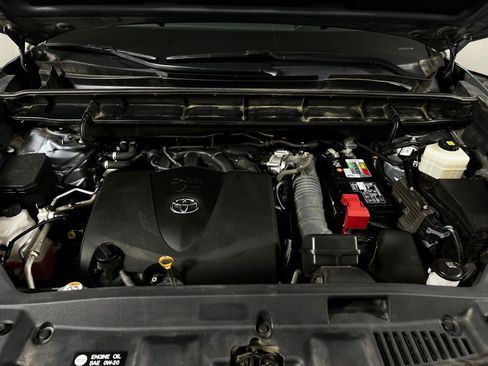 Used 2021 Toyota Highlander XLE FWD image 9