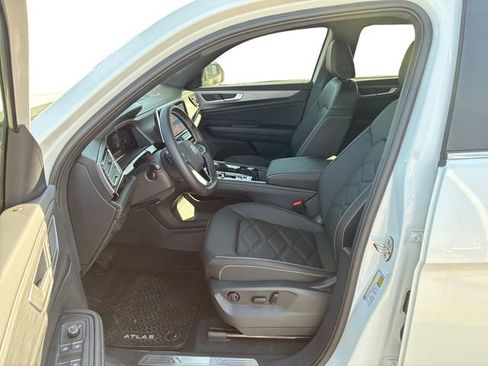 New 2026 Volkswagen Atlas Cross Sport SE FWD image 9