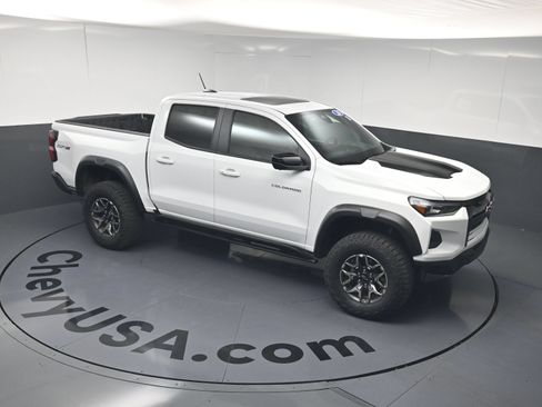 Used 2026 Chevrolet Colorado ZR2 w/ Technology Package AWD/4WD image 30