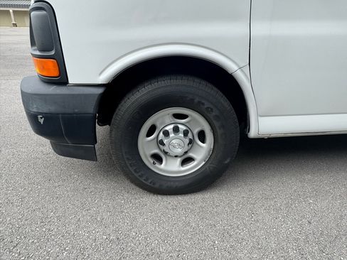 Used 2017 Chevrolet Express 2500 image 9