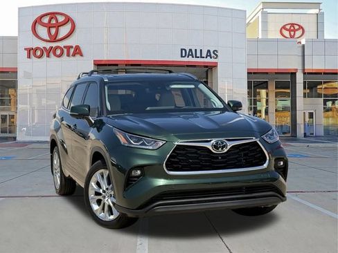 Used 2024 Toyota Highlander Limited FWD image 1
