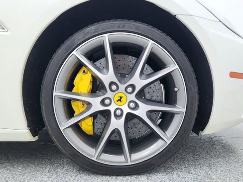 Used 2014 Ferrari California image 14