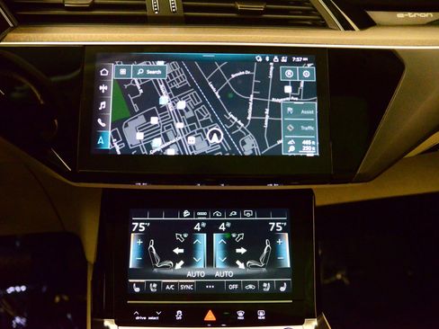 Certified 2022 Audi e-tron Premium Plus w/ Premium Plus Package image 29