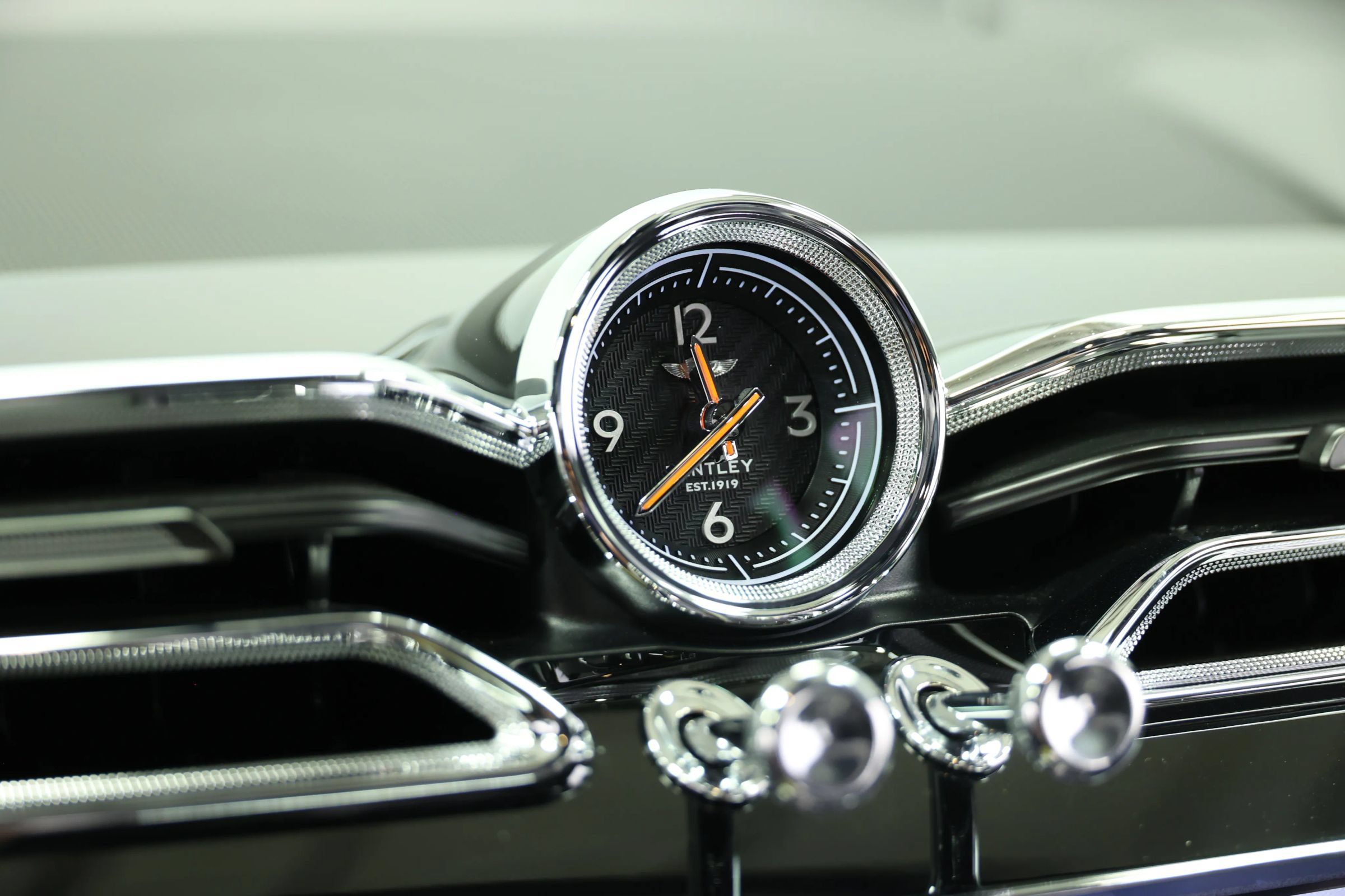 Used 2023 Bentley Bentayga Extended Wheelbase AWD/4WD image 40