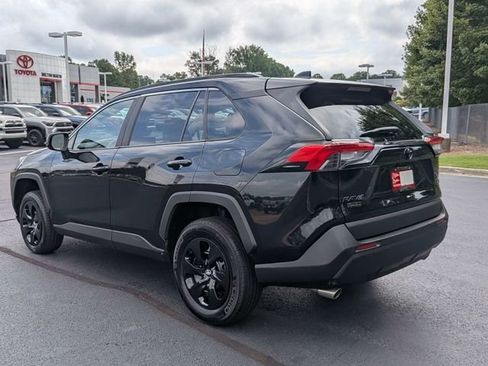 Used 2021 Toyota RAV4 LE FWD image 4