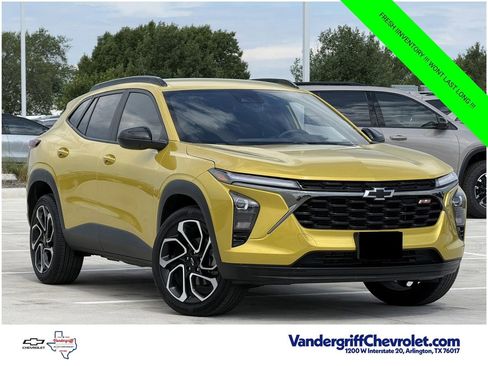 Certified 2025 Chevrolet Trax RS w/ Driver Confidence Package FWD image 2