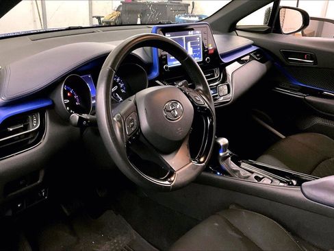 Used 2020 Toyota C-HR XLE image 12