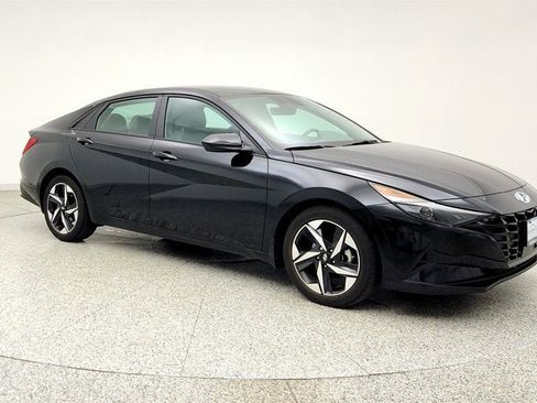 Used 2023 Hyundai Elantra SEL w/ Convenience Package FWD image 3