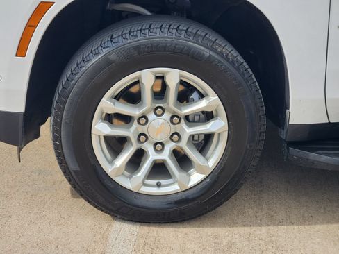 Used 2025 Chevrolet Tahoe LS RWD image 11