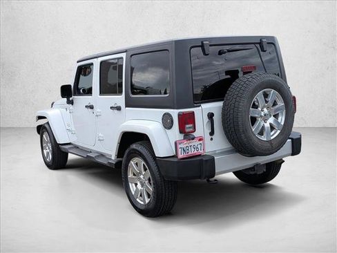 Used 2015 Jeep Wrangler Unlimited Sahara w/ Connectivity Group AWD/4WD image 7