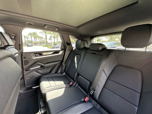 Certified 2025 Porsche Cayenne E-Hybrid AWD/4WD image 34