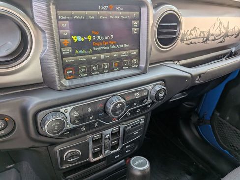 Used 2021 Jeep Gladiator Willys image 18