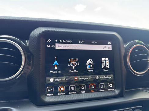 Used 2020 Jeep Wrangler Unlimited Sahara image 28