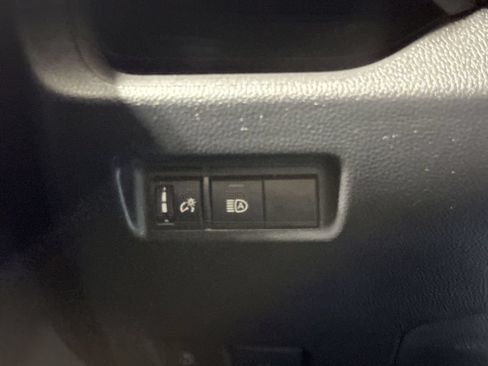 Used 2021 Toyota RAV4 LE AWD/4WD image 18