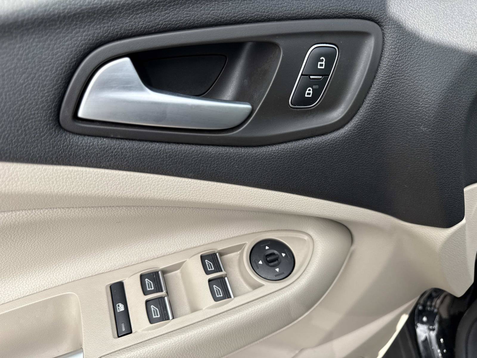 Used 2018 Ford C-MAX SE w/ Equipment Group 201A FWD image 18
