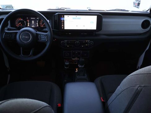 Used 2025 Jeep Gladiator Sport image 11