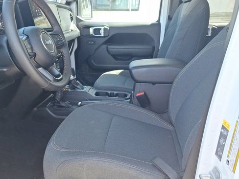 Used 2025 Jeep Gladiator Sport AWD/4WD image 11
