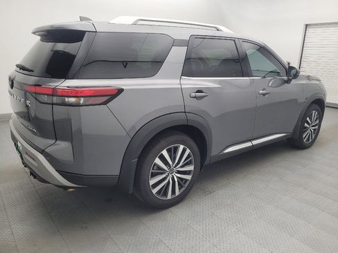 Used 2022 Nissan Pathfinder Platinum w/ Cargo Package FWD image 10