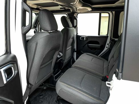 Used 2024 Jeep Wrangler Unlimited AWD/4WD image 40