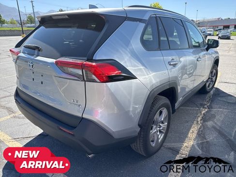 Used 2022 Toyota RAV4 LE AWD/4WD image 2