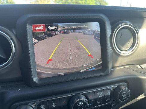 Used 2023 Jeep Wrangler Unlimited Rubicon 4xe w/ Cold Weather Group AWD/4WD image 14