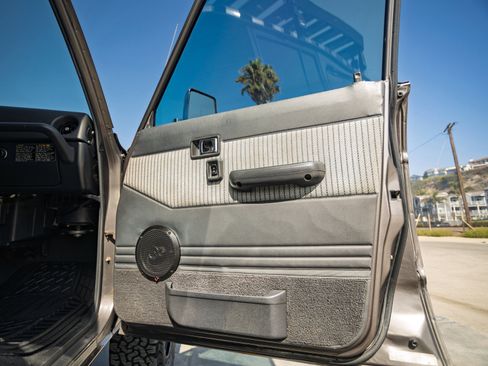 Used 1990 Toyota Land Cruiser AWD/4WD image 41