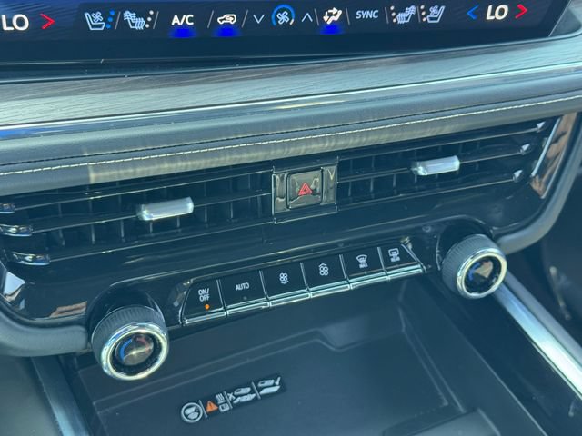 Certified 2025 Chevrolet Suburban Premier AWD/4WD image 18