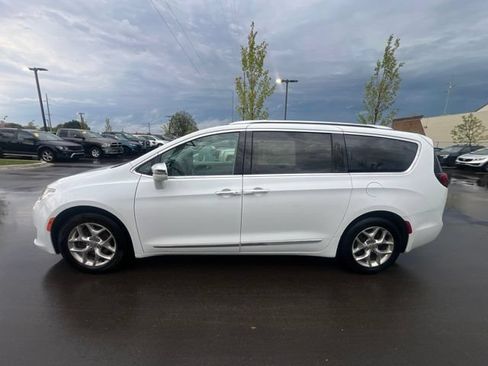 Used 2019 Chrysler Pacifica Limited FWD image 8