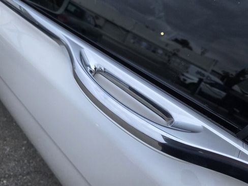 Used 2019 Lincoln Continental Select image 9