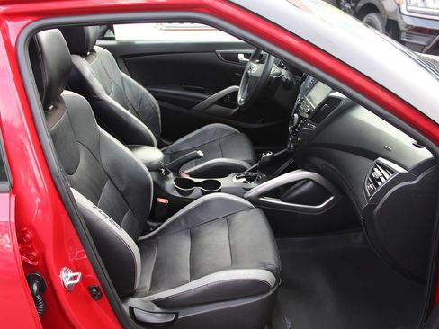 Used 2016 Hyundai Veloster Turbo w/ Option Group 04 FWD image 22