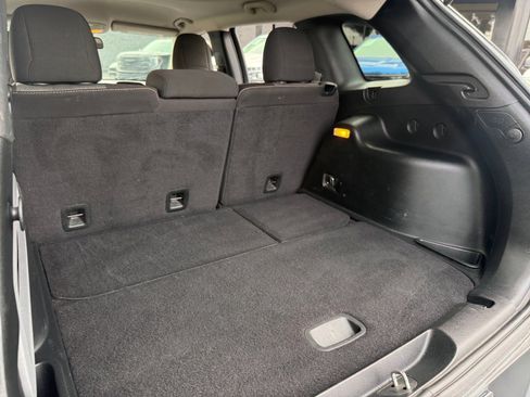 Used 2018 Jeep Cherokee Latitude w/ Altitude Package image 21