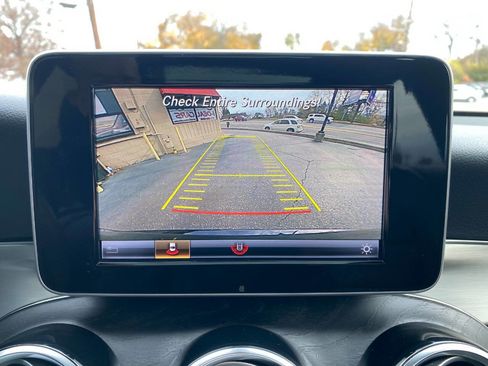 Used 2019 Mercedes-Benz GLC 300 4MATIC image 16